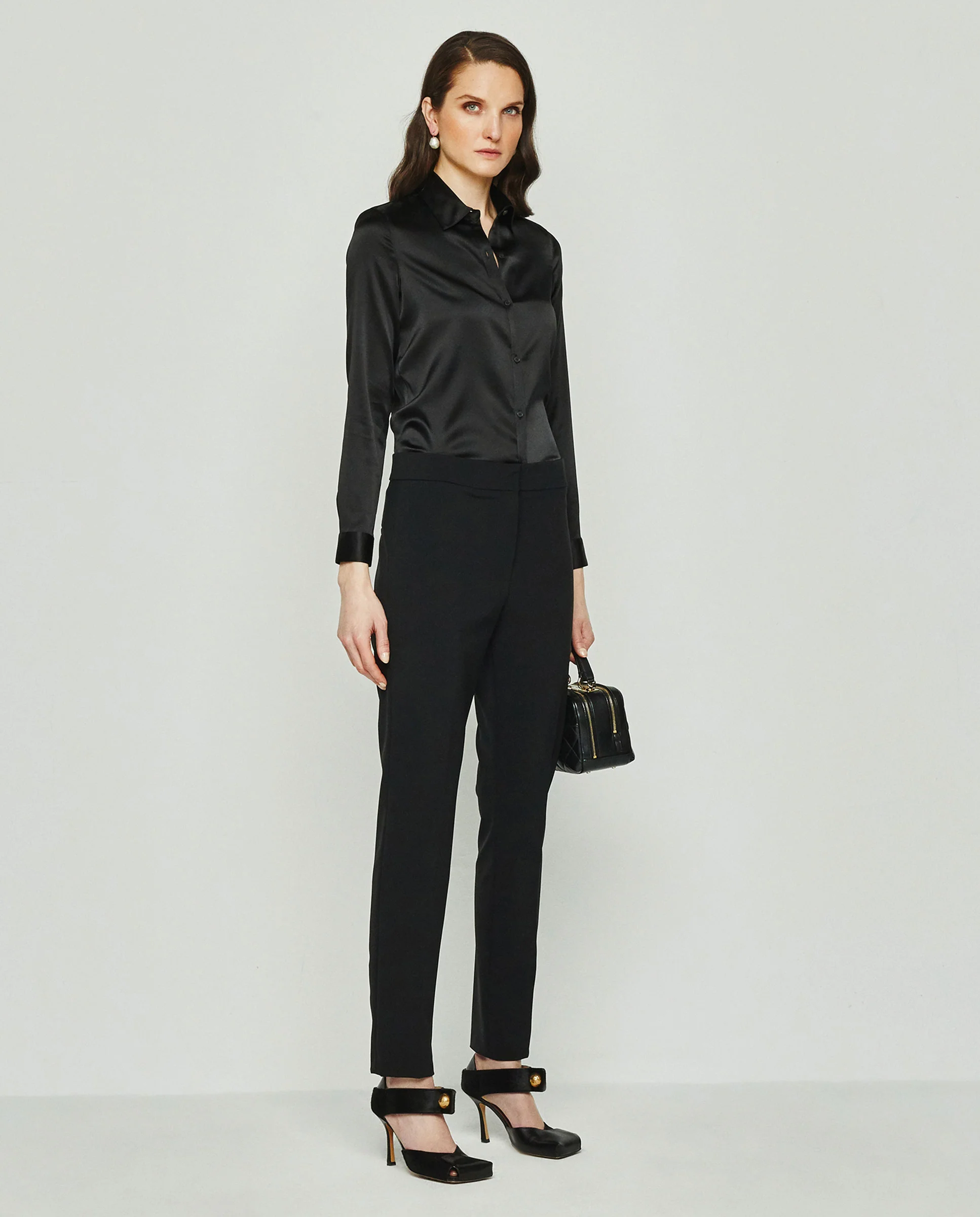 Blusa negra de seda - Image 3